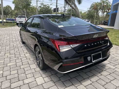 Used 2025 Hyundai Elantra SEL FWD image 33