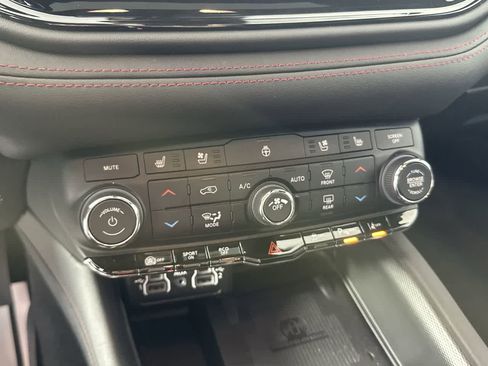 Used 2024 Dodge Durango GT AWD/4WD image 18