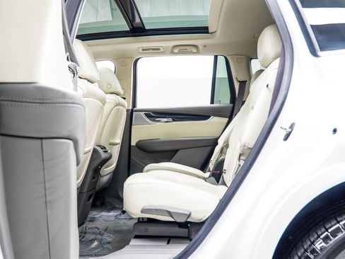 Used 2022 Cadillac XT6 Premium Luxury AWD/4WD image 39