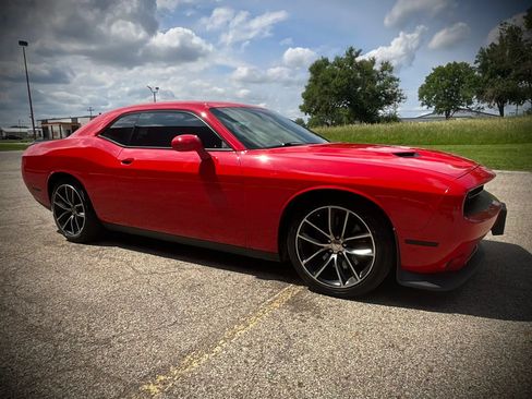 Used 2016 Dodge Challenger R/T Scat Pack w/ Leather Interior Group RWD image 7