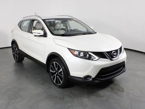 Certified 2017 Nissan Rogue Sport SL FWD image 6