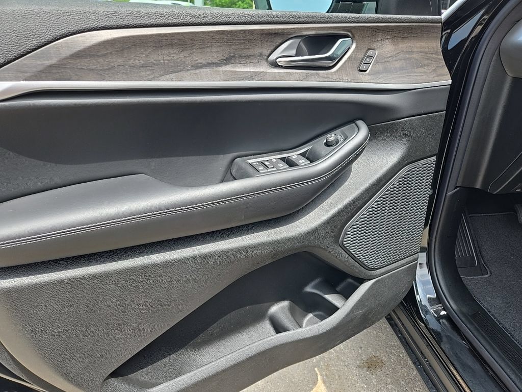 New 2026 Jeep Grand Cherokee L Limited w/ Limited Altitude Package AWD/4WD image 29