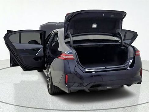 Used 2024 BMW i5 eDrive40i w/ M Sport Package RWD image 17