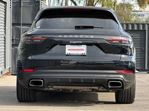 Certified 2023 Porsche Cayenne Platinum Edition image 7