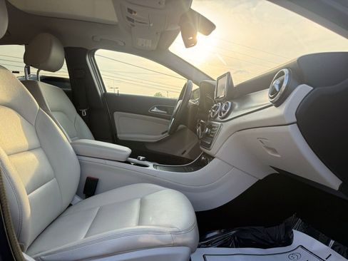 Used 2015 Mercedes-Benz GLA 250 4MATIC image 32