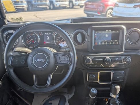 Used 2022 Jeep Gladiator Sport image 18