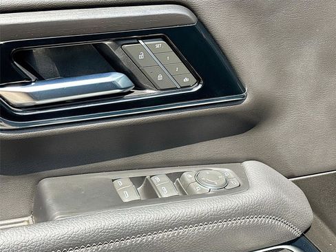 Used 2025 GMC Yukon Denali AWD/4WD image 18