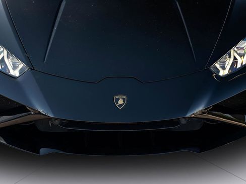 Used 2021 Lamborghini Huracan EVO RWD image 17