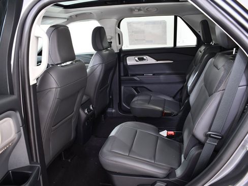 New 2025 Ford Explorer Active w/ Active Comfort Package image 16