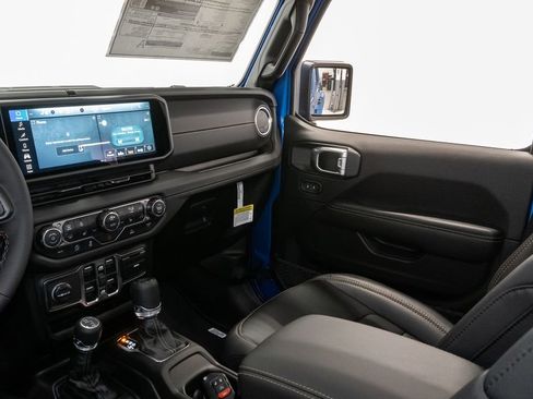 New 2026 Jeep Gladiator Sport image 9