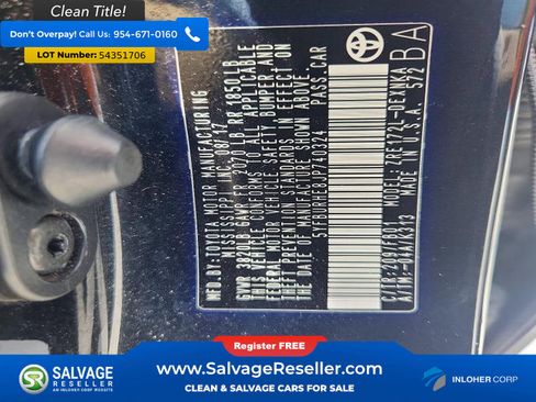 Used 2018 Toyota Corolla LE FWD image 16