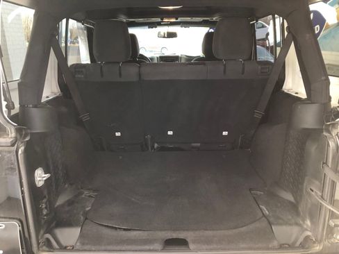 Used 2018 Jeep Wrangler Unlimited Sport S image 8