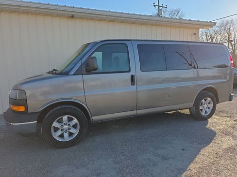 Used 2009 GMC Savana 1500 Passenger w/ LT Preferred Equipment Group image 10