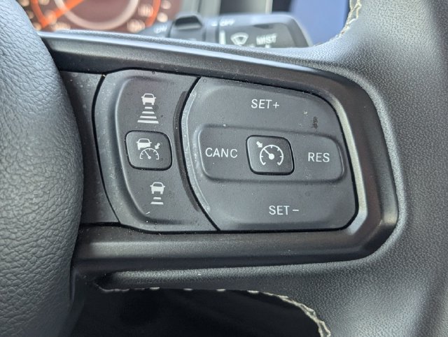 Used 2025 Jeep Wrangler Unlimited Rubicon AWD/4WD image 24