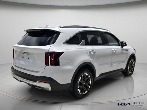 Certified 2024 Kia Sorento S w/ Panoramic Sunroof Package FWD image 7