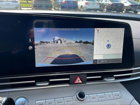 New 2025 Hyundai Elantra Limited image 22