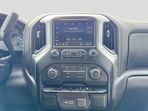 Used 2020 Chevrolet Silverado 1500 LT w/ LT Value Package AWD/4WD image 26