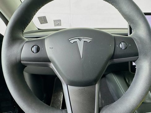 Used 2024 Tesla Model Y Long Range AWD/4WD image 38