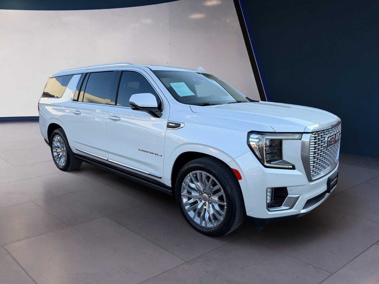 Used 2024 GMC Yukon XL Denali w/ Denali Reserve Package AWD/4WD image 7