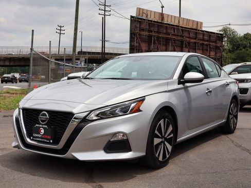 Used 2021 Nissan Altima 2.5 SV FWD image 2