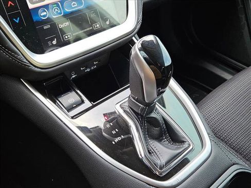 Used 2022 Subaru Outback Premium image 12