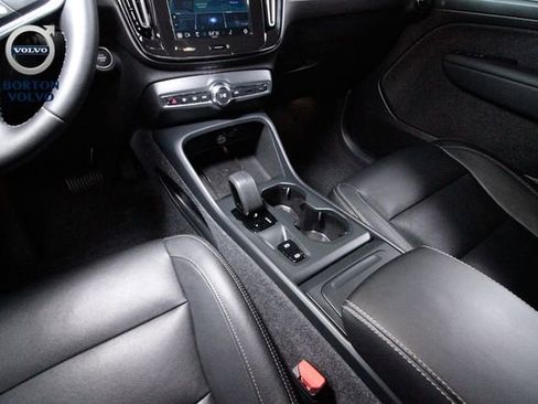 Certified 2025 Volvo XC40 B5 Core image 16