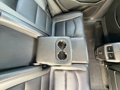 Used 2024 GMC Terrain SLT image 16