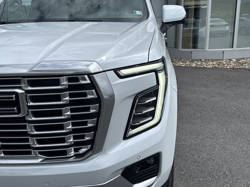 New 2026 GMC Yukon Denali w/ Denali Reserve Package AWD/4WD image 9
