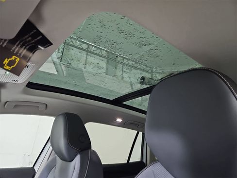 New 2026 Volkswagen Tiguan SE image 19