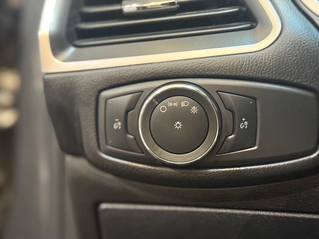 Used 2015 Ford Edge SEL w/ Equipment Group 201A FWD image 31