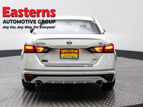 Used 2022 Nissan Altima 2.5 SV w/ SV Premium Package image 6
