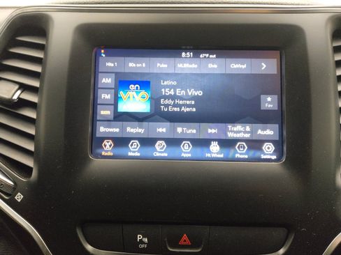 Used 2019 Jeep Cherokee Latitude Plus w/ Cold Weather Group AWD/4WD image 25