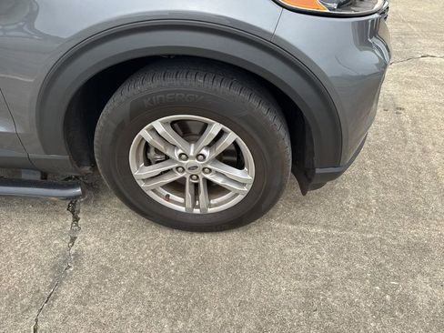 Used 2022 Ford Explorer XLT image 16