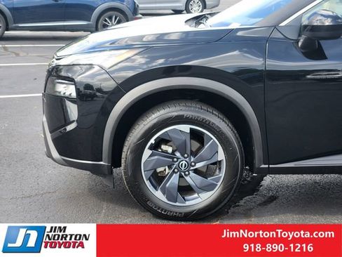Used 2025 Nissan Rogue SV FWD image 8