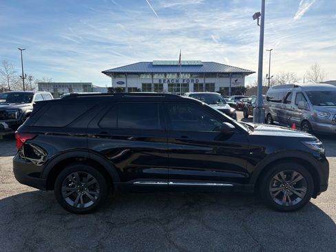 Used 2025 Ford Explorer Active w/ Active Comfort Package image 4