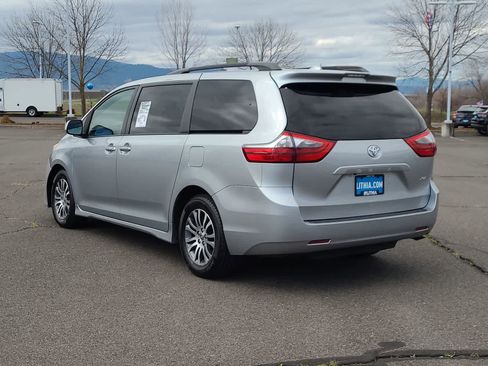 Used 2020 Toyota Sienna XLE image 12