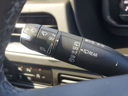 Used 2023 GMC Yukon SLT w/ SLT Luxury Package image 14