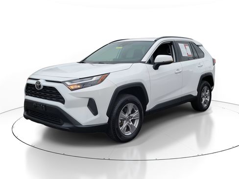 Used 2025 Toyota RAV4 XLE w/ Convenience Package image 2