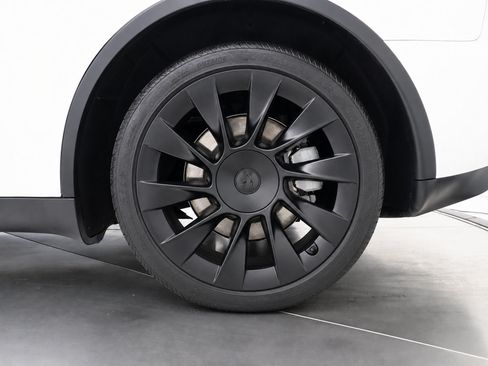 Used 2023 Tesla Model Y Long Range AWD/4WD image 42