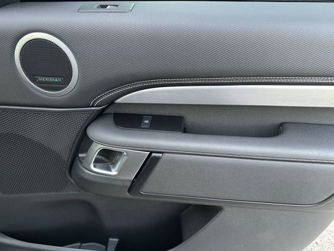 Used 2024 Land Rover Discovery Dynamic SE image 27