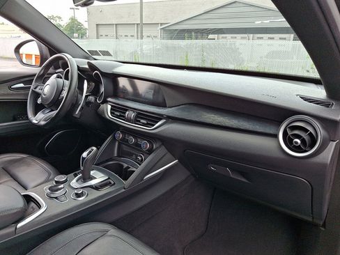Used 2022 Alfa Romeo Stelvio Sprint image 11