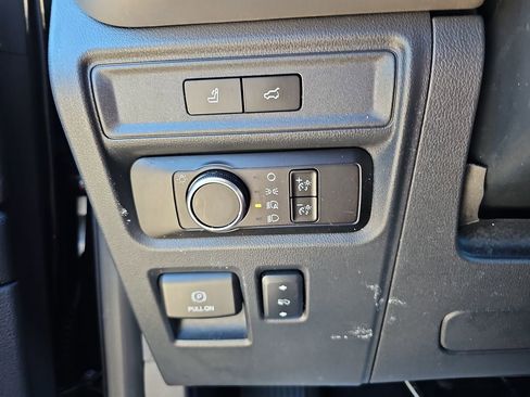 Used 2024 Ford Expedition XLT image 31