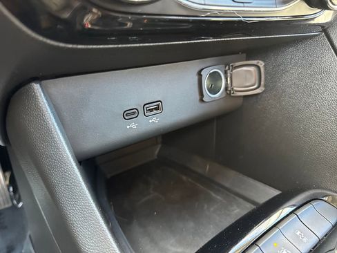 Used 2025 Buick Encore GX Sport Touring image 37