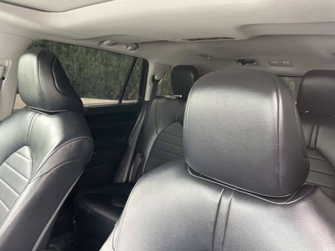 Used 2022 Toyota Highlander XLE FWD image 24