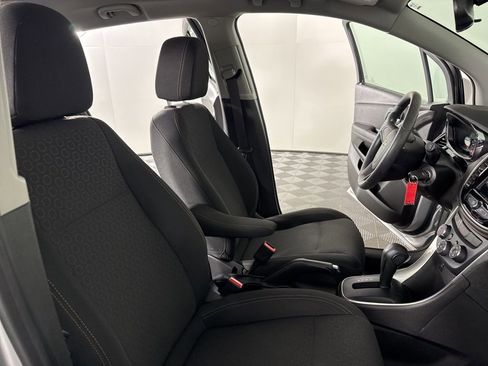 Used 2018 Chevrolet Trax LS FWD image 32