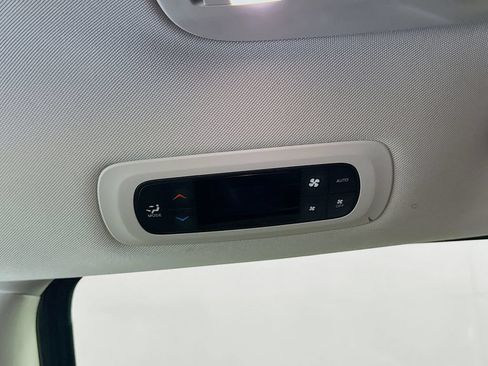Used 2022 Chrysler Pacifica Touring-L FWD image 24