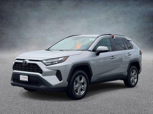 Used 2024 Toyota RAV4 XLE FWD image 5