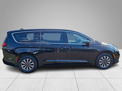 Used 2024 Chrysler Pacifica Limited FWD image 8