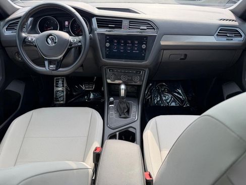 Used 2020 Volkswagen Tiguan SE R-Line FWD image 11