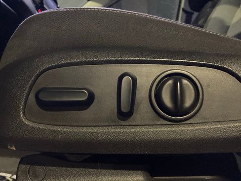 Used 2021 Chevrolet Traverse LT image 13